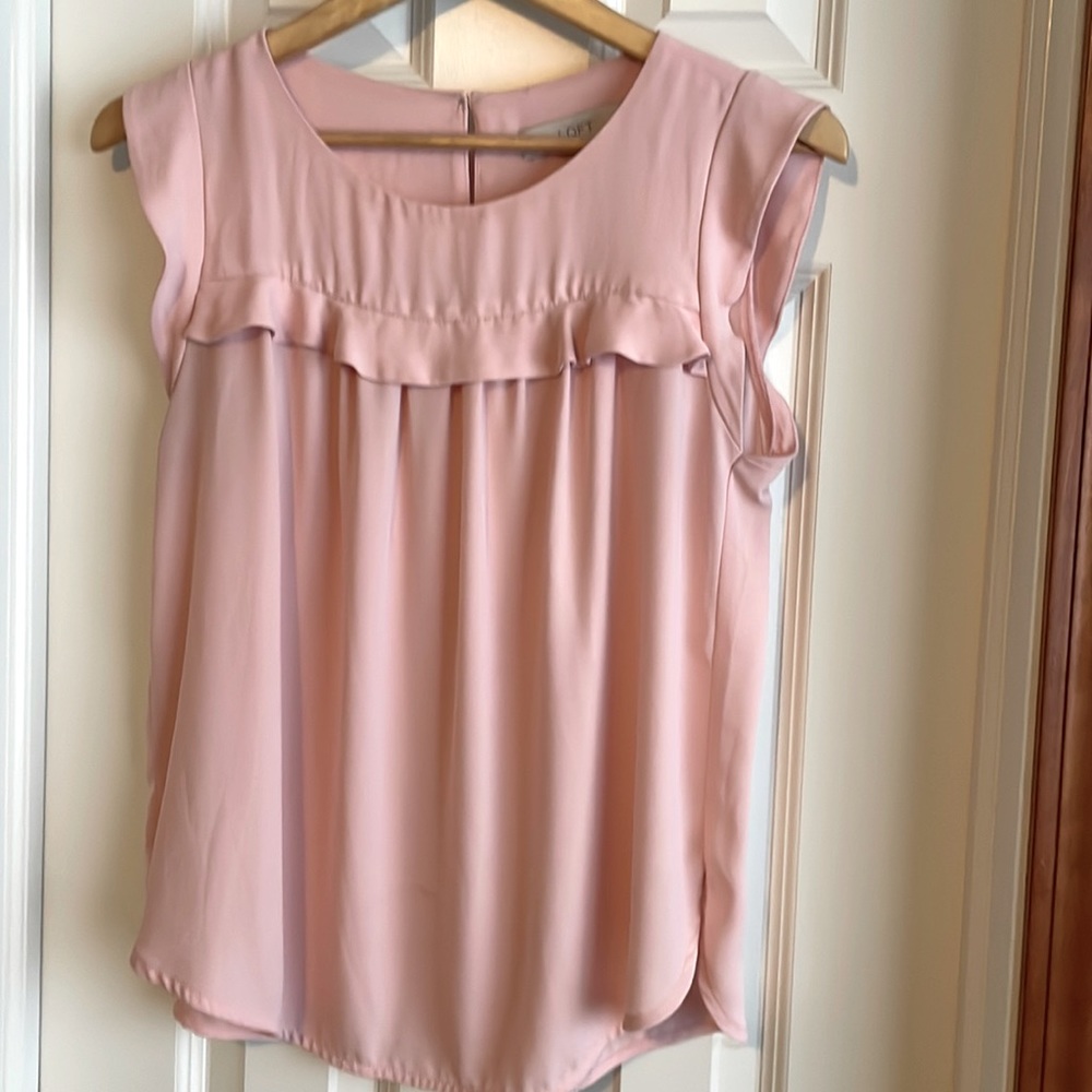 Pale pink LOFT top. Size S